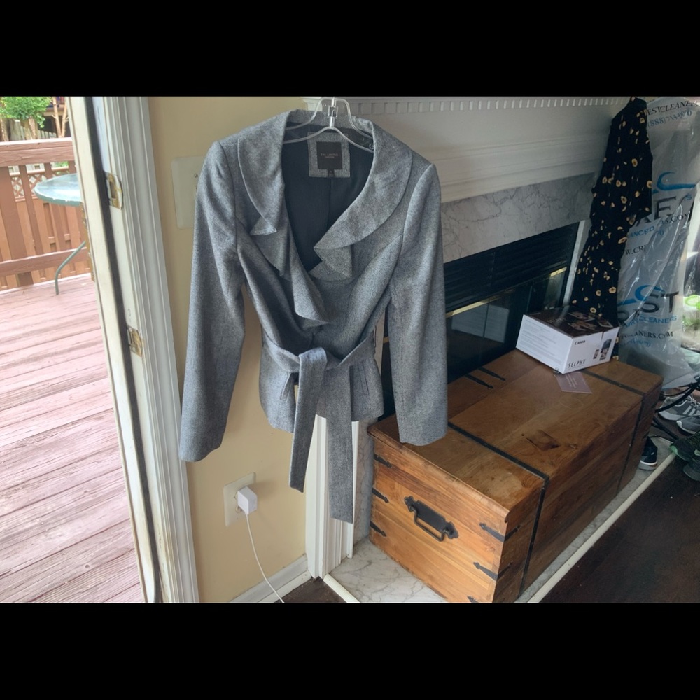 Fitted dress jacket with belt